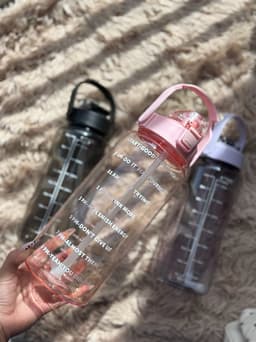 Botella motivacional con horario y sorbito 2 litros - imagen