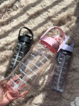 Botella motivacional con horario y sorbito 2 litros - imagen