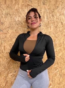 Campera deportiva tela dry fast - imagen