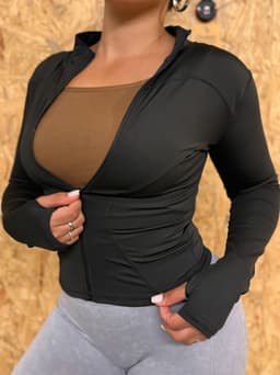 Campera deportiva tela dry fast - imagen