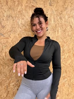 Campera deportiva tela dry fast - imagen