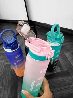 Botella con sorbito y medidor - imagen