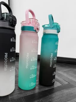 Botella con sorbito y medidor - imagen