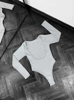 Body Lia  con escote en espalda - imagen