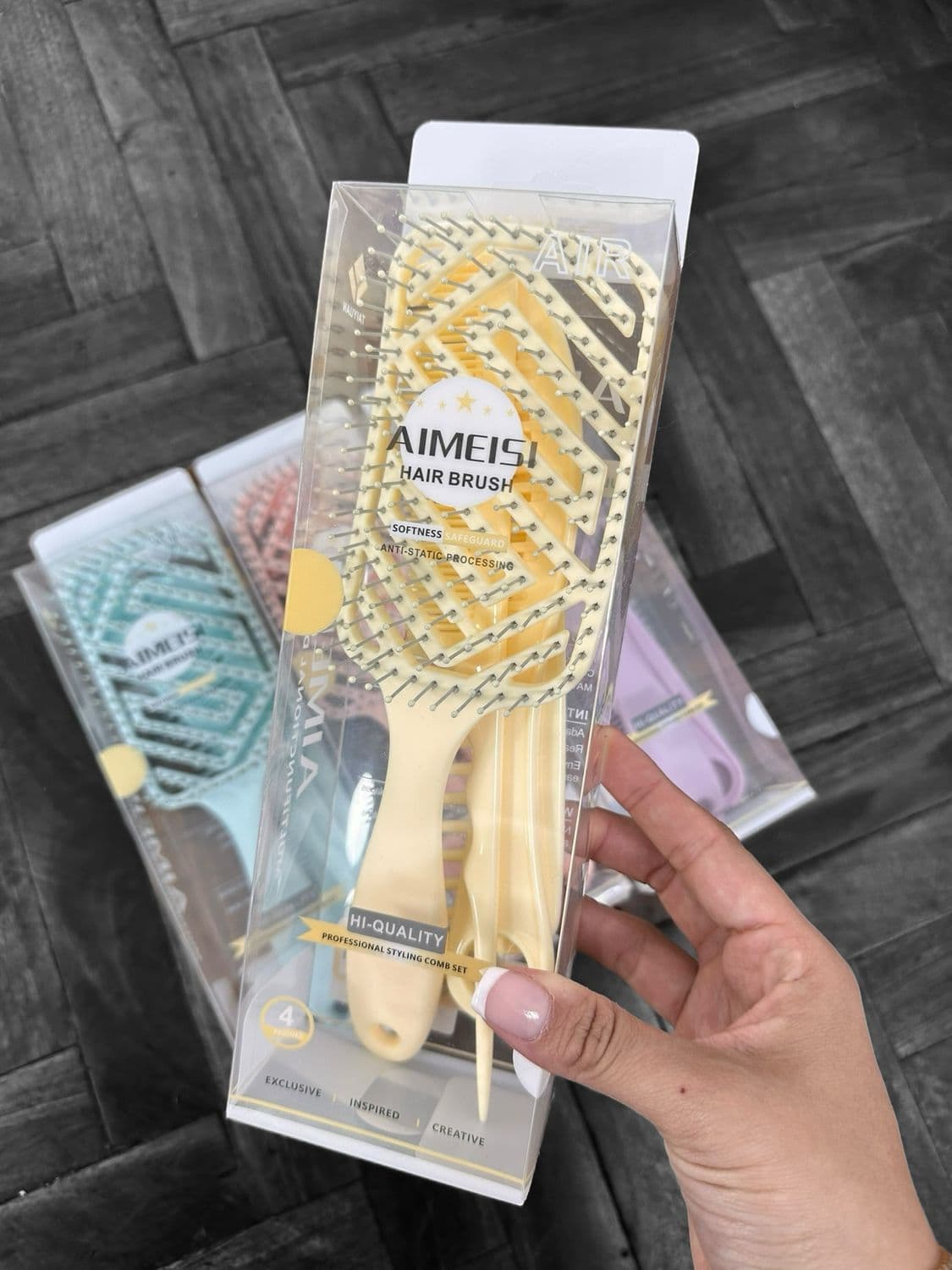 Set de 3 peines y cepillo por MAYOR ($150 c/u Pack de 12 unidades)