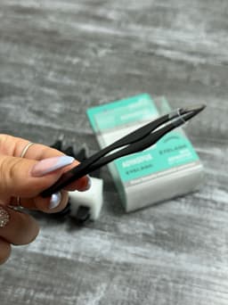 Pinza para cejas profesional - imagen