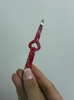 Pinza para cejas diseño corazon por MAYOR ($50 c/u Pack de 12 unidades) - imagen