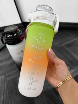 Botella difuminada con sorbito - imagen