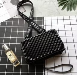 Cartera con correa estuche duro SIEMPRE JOVEN color negro - imagen