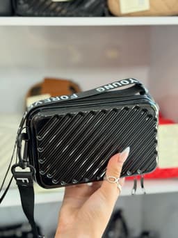 Cartera con correa estuche duro SIEMPRE JOVEN color negro - imagen