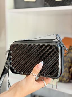Cartera con correa estuche duro SIEMPRE JOVEN color negro - imagen