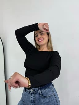 Remera Tulum con escote en espalda - imagen