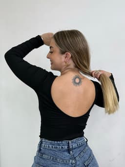 Remera Tulum con escote en espalda - imagen