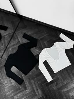 Remera Tulum con escote en espalda - imagen