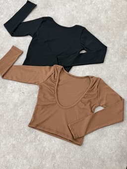 Remera Tulum con escote en espalda - imagen