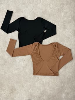Remera Tulum con escote en espalda - imagen