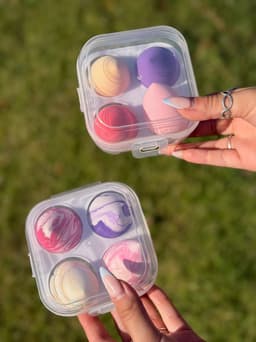 Estuche con 4 esponjas diversas para maquillaje - imagen