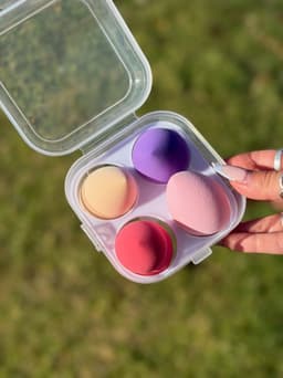 Estuche con 4 esponjas diversas para maquillaje - imagen