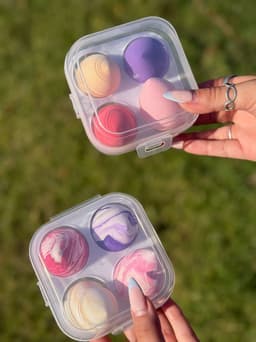 Estuche con 4 esponjas diversas para maquillaje - imagen