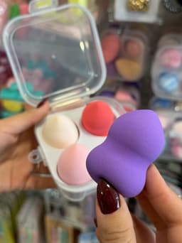 Estuche con 4 esponjas diversas para maquillaje - imagen