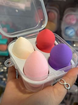 Estuche con 4 esponjas diversas para maquillaje
