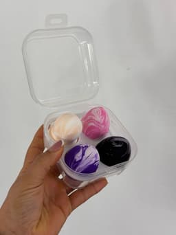 Estuche con 4 esponjas de maquillaje - imagen