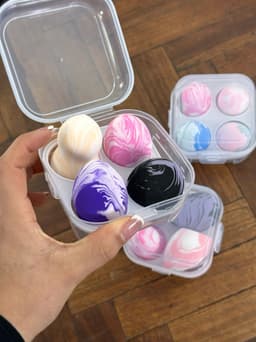 Estuche con 4 esponjas de maquillaje - imagen
