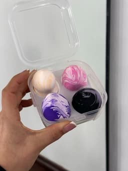 Estuche con 4 esponjas de maquillaje - imagen