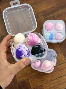 Estuche con 4 esponjas de maquillaje - imagen