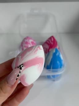Estuche con 4 esponjas de maquillaje - imagen