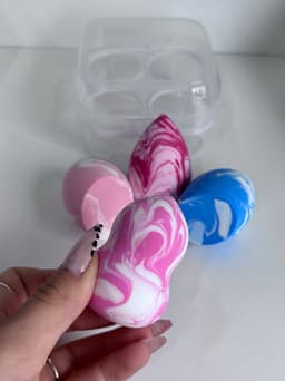 Estuche con 4 esponjas de maquillaje - imagen