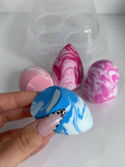 Estuche con 4 esponjas de maquillaje - imagen