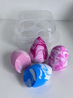Estuche con 4 esponjas de maquillaje - imagen