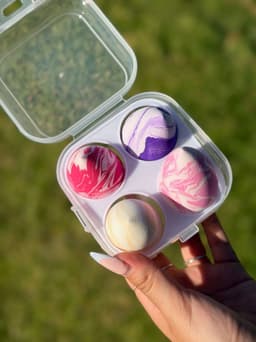 Estuche con 4 esponjas de maquillaje - imagen