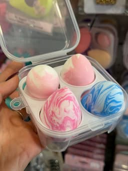 Estuche con 4 esponjas de maquillaje - imagen