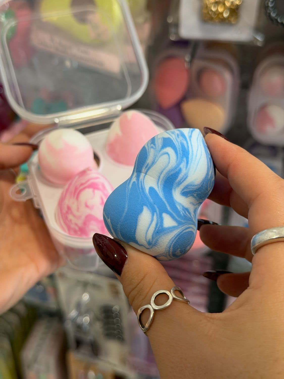 Estuche con 4 esponjas de maquillaje