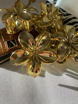Pinza diseño de flor brillante - imagen