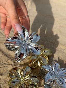 Pinza diseño de flor brillante - imagen