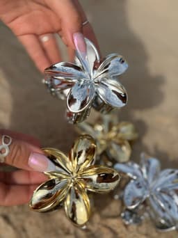 Pinza diseño de flor brillante - imagen