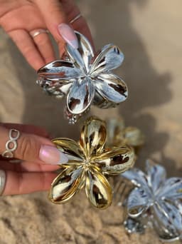 Pinza diseño de flor brillante - imagen