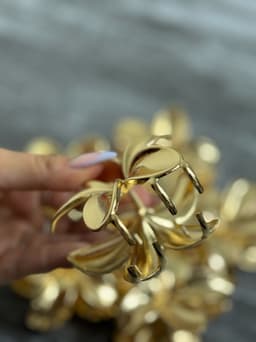 Pinza diseño de flor brillante por MAYOR ($50 c/u Pack de 12 unidades) - imagen