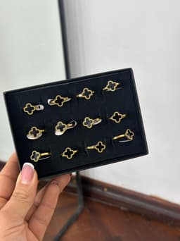 Anillo en tendencia color dorado - imagen