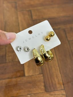Estuche con 3 pares de caravanas en tendencia por MAYOR ($30 c/u Pack de 12 set) - imagen