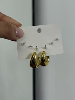 Estuche con 3 pares de caravanas en tendencia - imagen