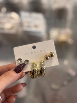 Estuche con 3 pares de caravanas en tendencia - imagen