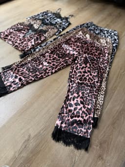 Conjunto de pijama animal Print por MAYOR ($390 c/u Pack de 12 unidades) - imagen