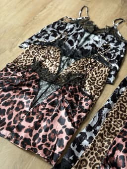 Conjunto de pijama animal Print por MAYOR ($390 c/u Pack de 12 unidades) - imagen