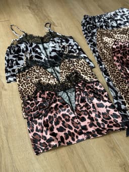 Conjunto de pijama animal Print por MAYOR ($390 c/u Pack de 12 unidades) - imagen
