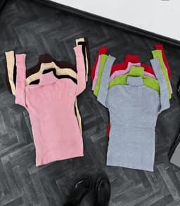 Polera  Colores  variados con cuello alto - imagen