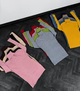 Polera  Colores  variados con cuello alto - imagen